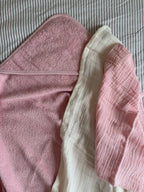 Kraamcadeau set met geborduurde naam | Roze